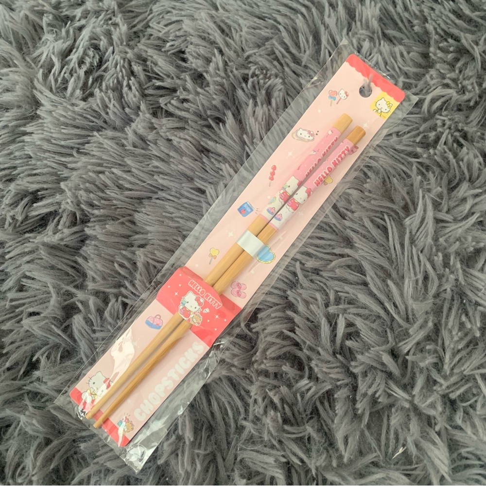 BNIB Sanrio 22cm Wooden Chopsticks Hello Kitty